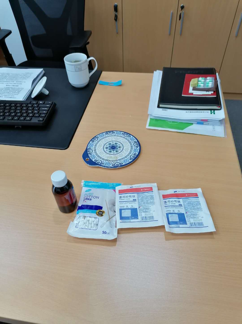 公司為每個辦公室準(zhǔn)備的消毒液等防疫物資_副本