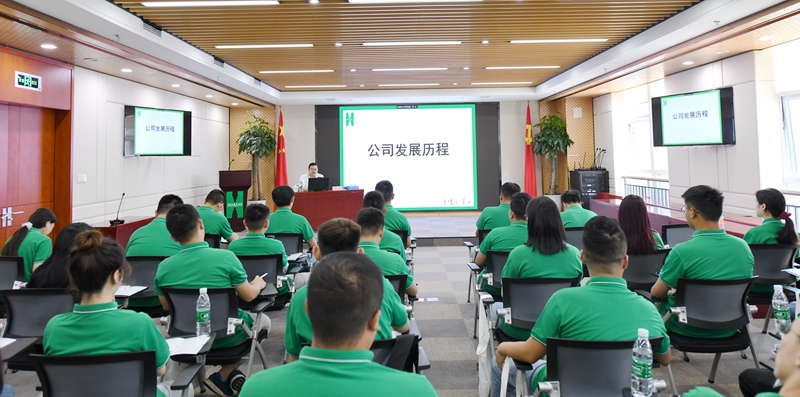 公司黨委委員、紀(jì)委書記、工會主席章慶講述公司的發(fā)展歷程